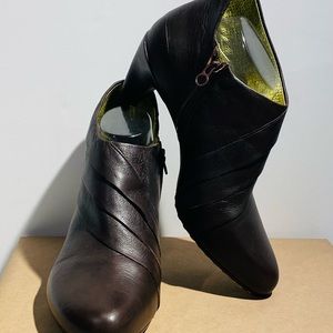 Tsubo Chocolate Brown Leather Bootie